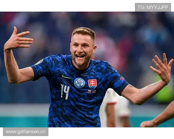 莱万多夫斯基金球奖排名走势清晰,近期表现稳健备受期待 莱万多夫斯基金球奖排名走势清晰,近期表现稳健备受期待