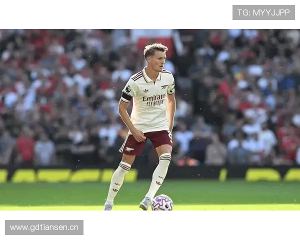 厄德高无球跑动与前插进攻分析