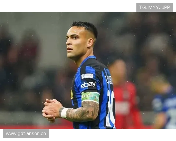 本泽马与劳塔罗·马丁内斯：全能中锋与机会主义者角色差异解析