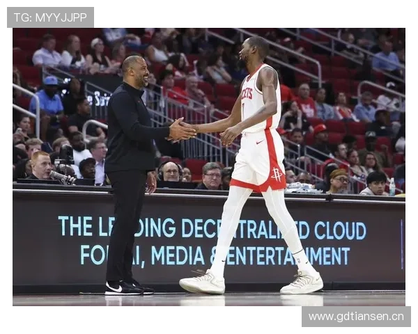 卡里姆·阿布杜尔-贾巴尔投篮效率领先同位置历史巨星，开拓篮下得分新高度